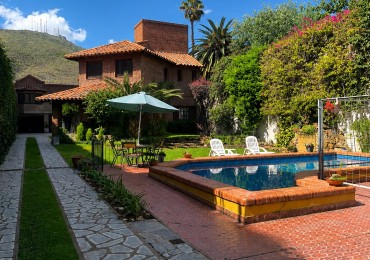 CASA CON 3 DEPENDECIAS 
