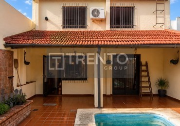 CASA + PILETA + LOCAL COMERCIAL - Urquiza